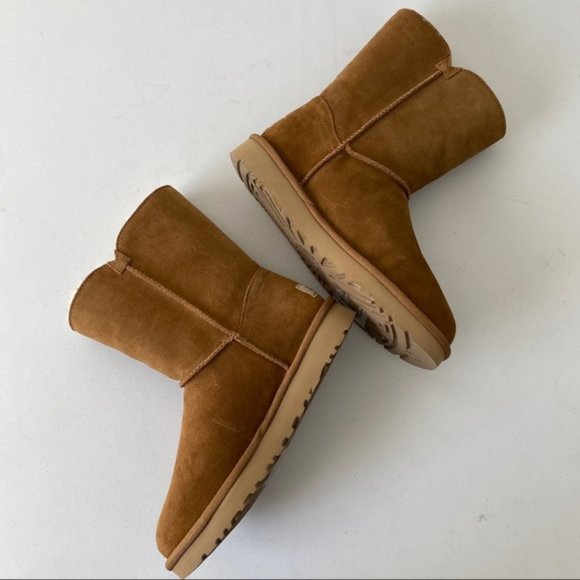 NIB UGG MARCIELLA BUTTON CLASSIC SHORTS BOOTS CHESTNUT 10 - Picture 9 of 11